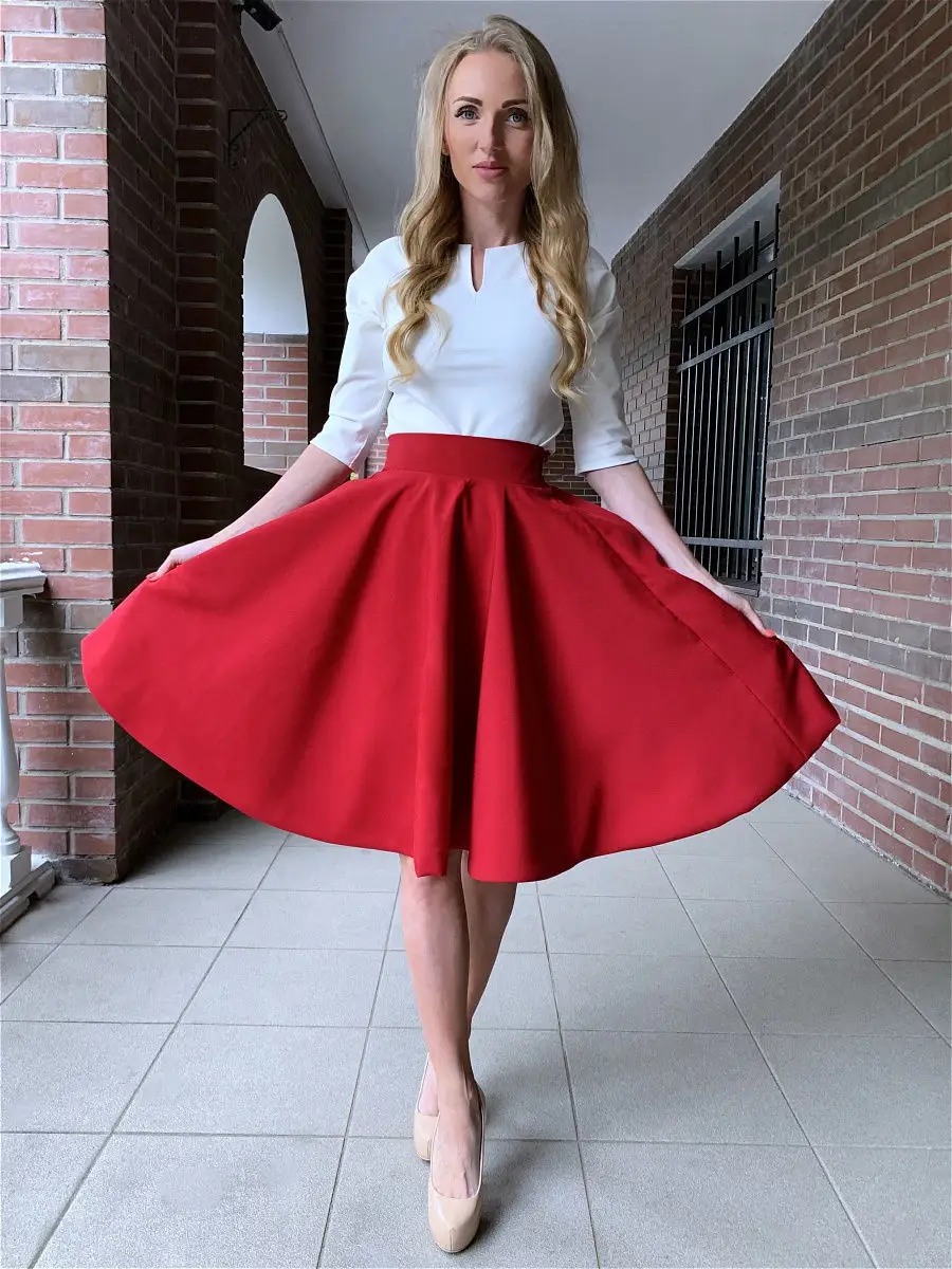Красная юбка-солнце – простая и яркая модель