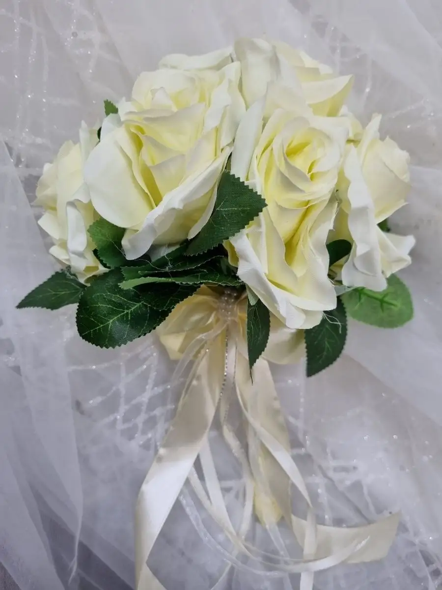 Искусственные цветы на свадьбе: где и как использовать