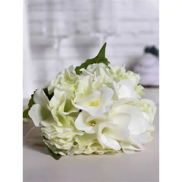 Свадебные аксессуары Букет-дублер 'Вкус к жизни' лилии, гортензии
