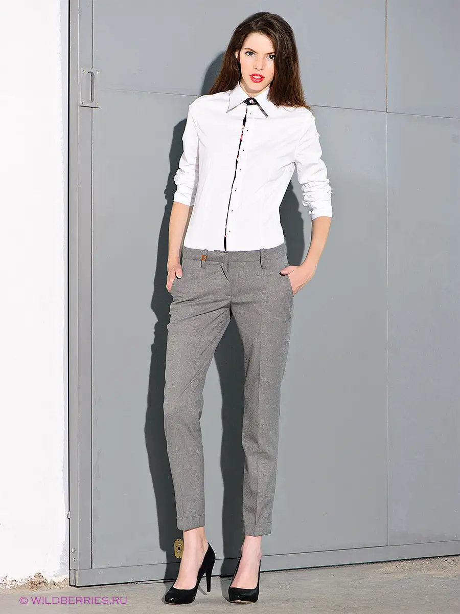 Какой цвет подойдет под серые брюки. Укороченные брюки женские. Розовые брюки мужские. Какой цвет подойдет под серые брюки. Образ с серыми классическими брюками.