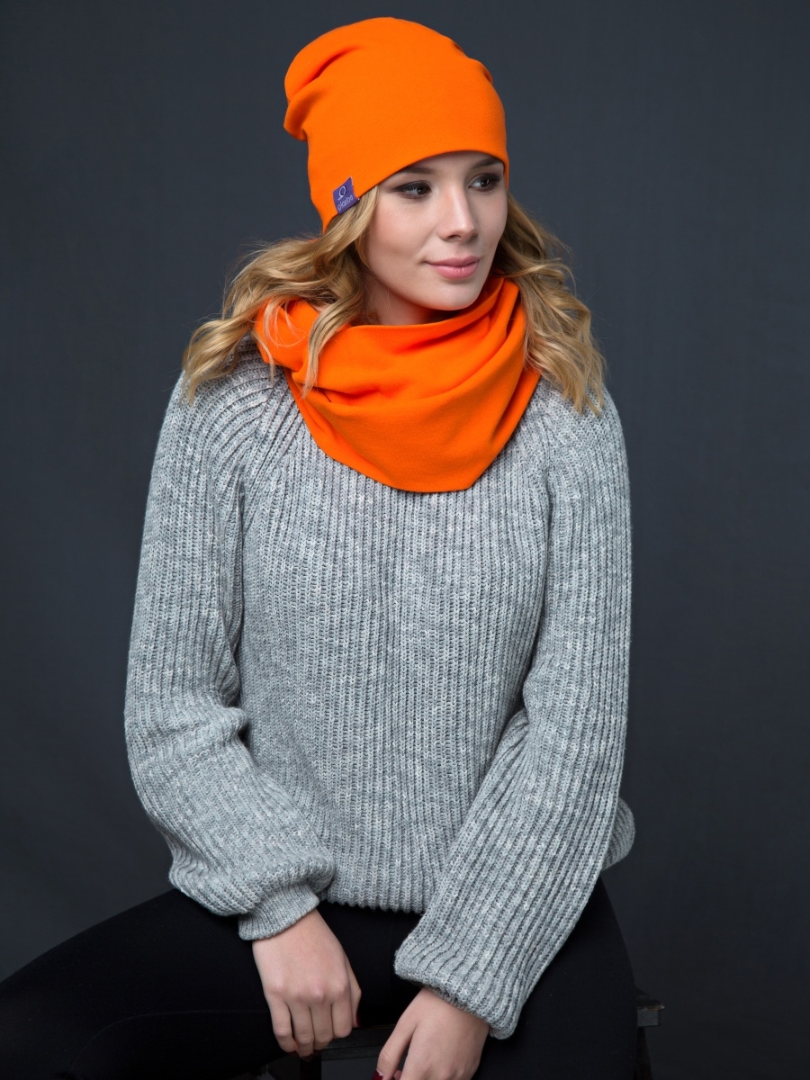 Оранжевая шапка и шарф